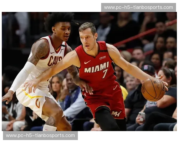 巅峰对决，时代印记：2010年骑士与热火的恩怨情仇